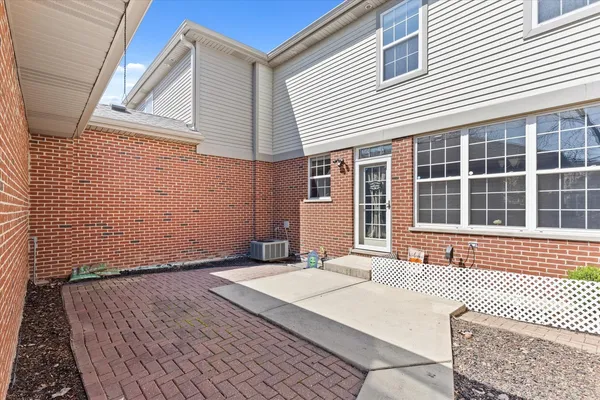 $290,000 | 18608 West Point Drive, Tinley Park, IL 60477