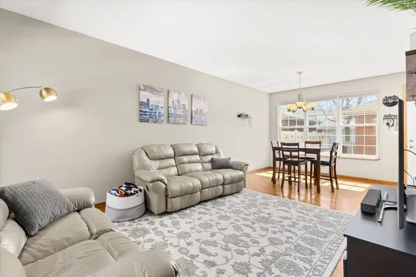 $290,000 | 18608 West Point Drive, Tinley Park, IL 60477