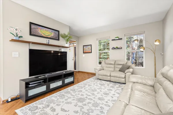 $290,000 | 18608 West Point Drive, Tinley Park, IL 60477