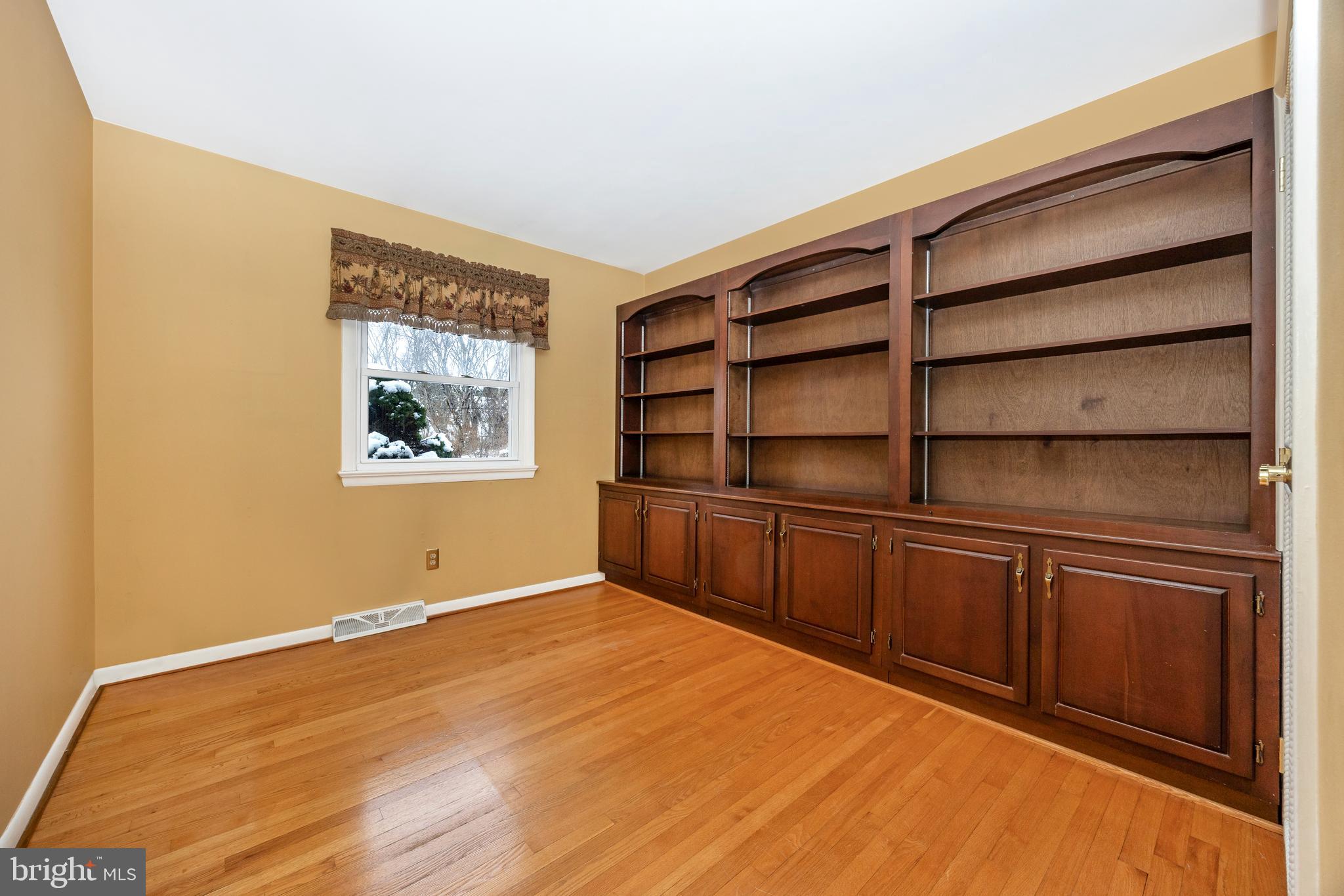11511 Crickenberger Road New Market, MD 21774 - Photo 14 of 42 First Main Level Bedroom
