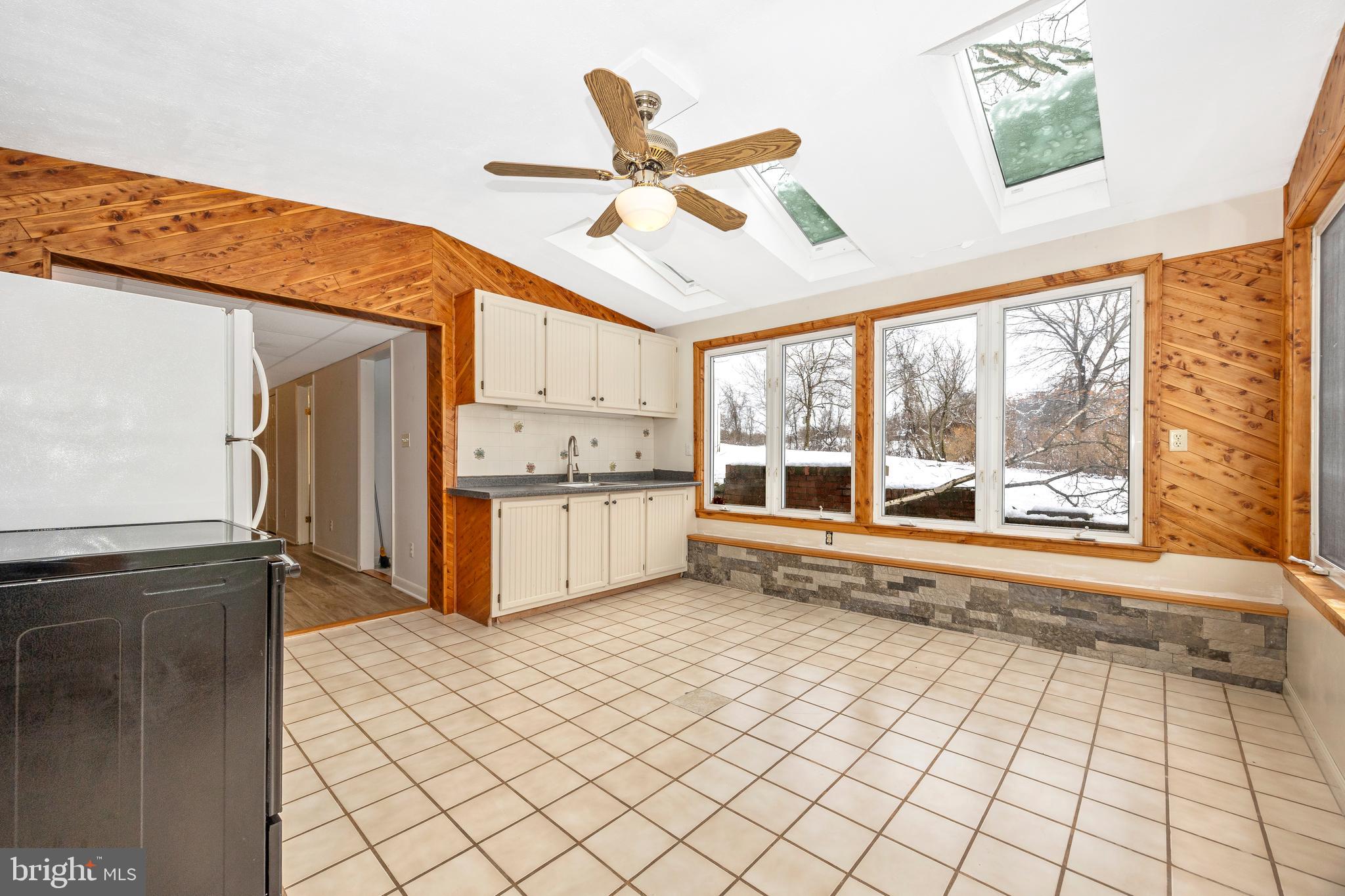 11511 Crickenberger Road New Market, MD 21774 - Photo 28 of 42 Lower Level Sunroom