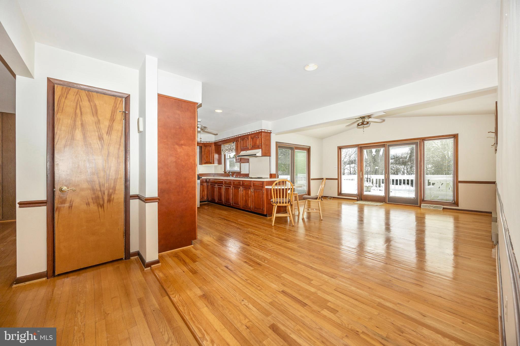 11511 Crickenberger Road New Market, MD 21774 - Photo 5 of 42 Entry to Kitchen