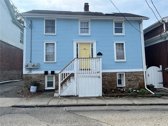$2,400 | 21 Pope Street, Unit 2, Newport, RI 02840