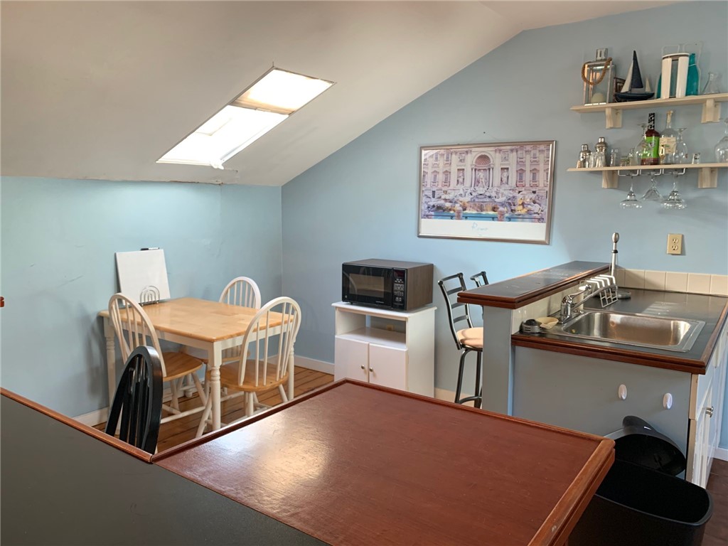 21 Pope Street, Unit 2 Newport, RI 02840 - Photo 11 of 20