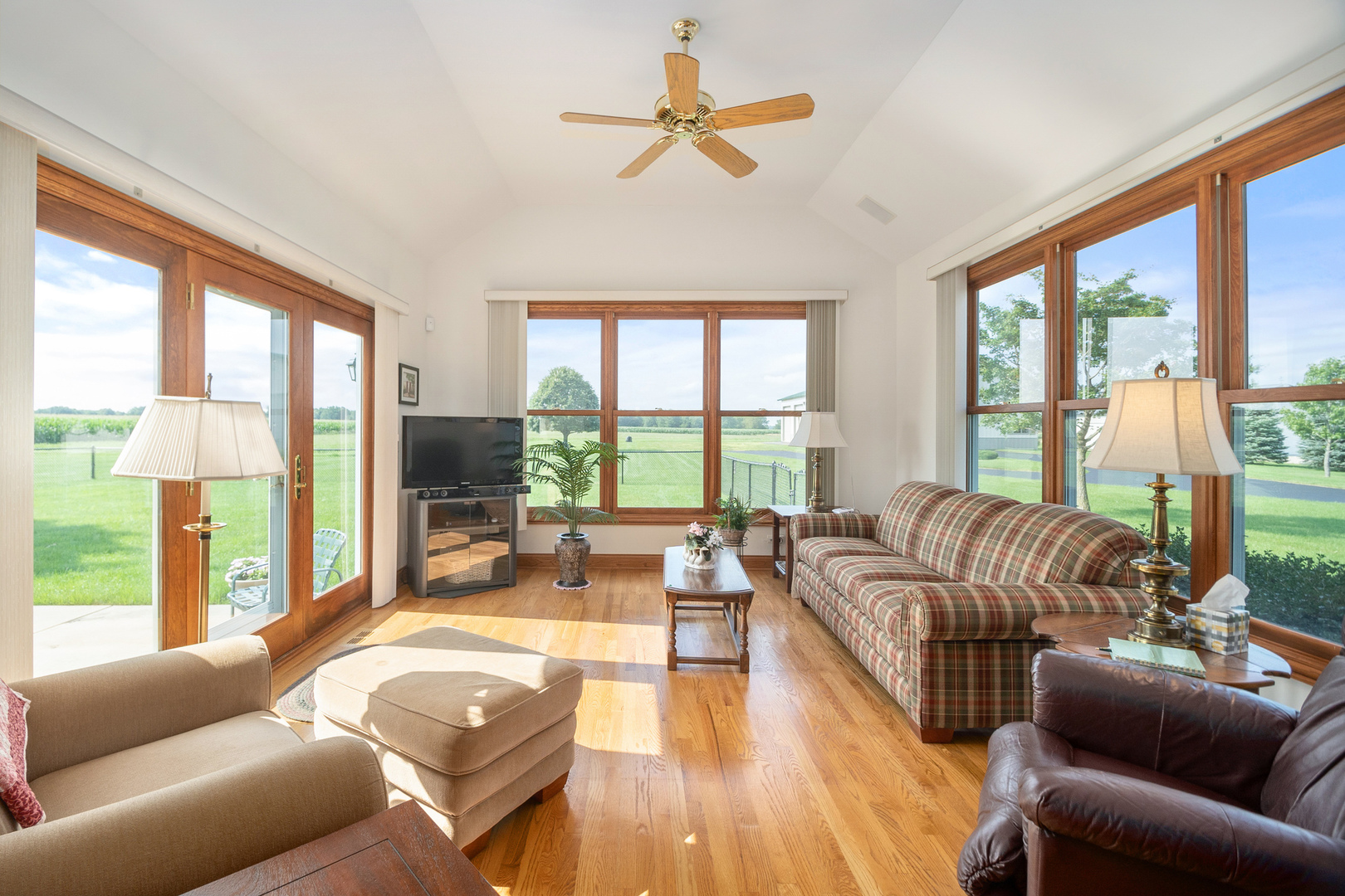 42W545 McDonald Road Elgin, IL 60124 - Photo 19 of 45 a living room with furniture and a large window