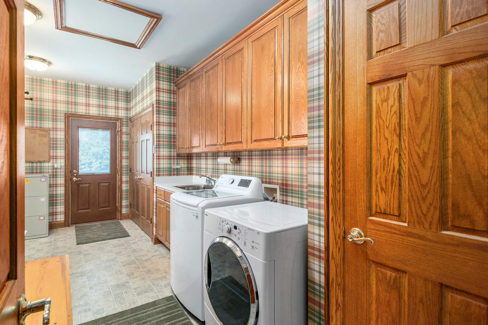 42W545 McDonald Road Elgin, IL 60124 - Photo 27 of 45 a view of a utility room with washer and dryer