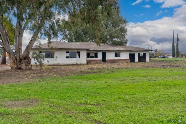 a front view of house with yard and green space