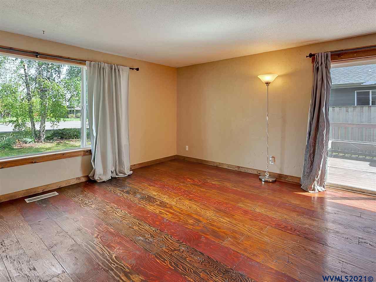 435 Southeast Fir Villa Road Dallas, OR 97338 - Photo 7 of 31 Gallery Image 7