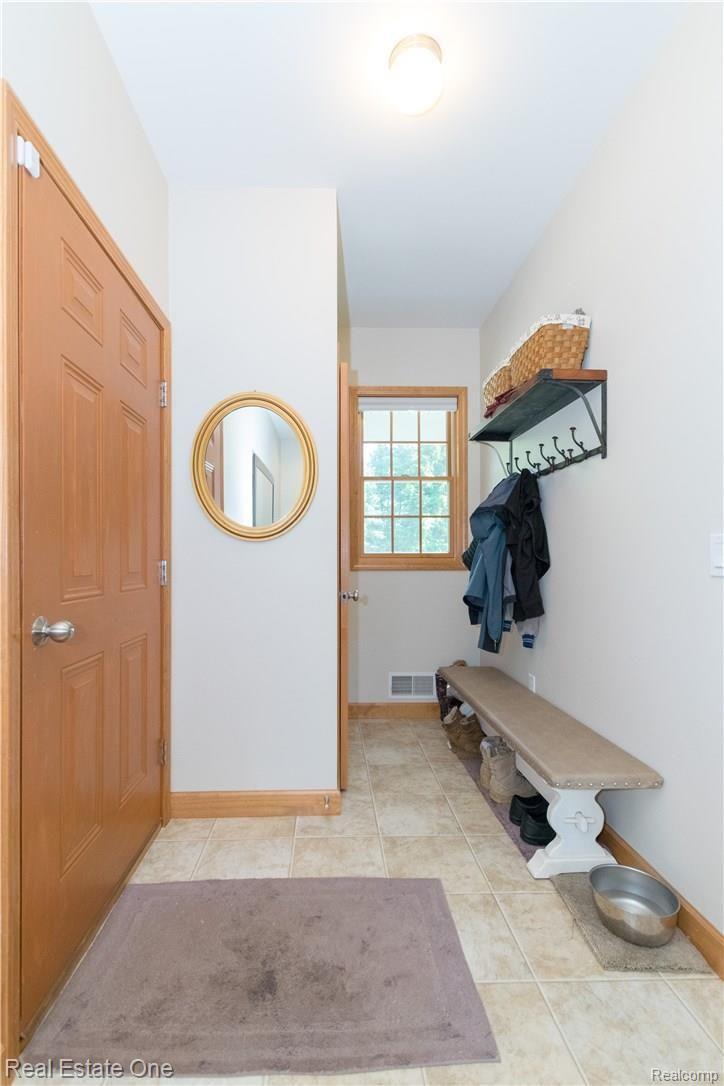 871 Heights Road Lake Orion, MI 48362 - Photo 26 of 38 Garage entry