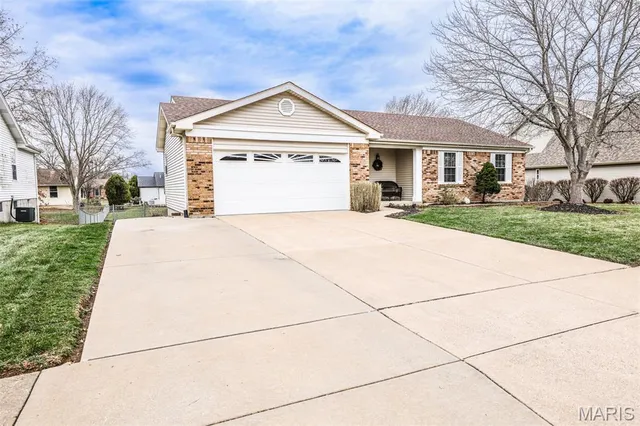 $350,000 | 231 Brougham, O'Fallon, MO 63368