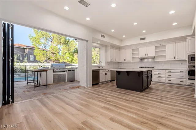 $2,400,000 | 10412 Mansion Hills Avenue, Las Vegas, NV 89144