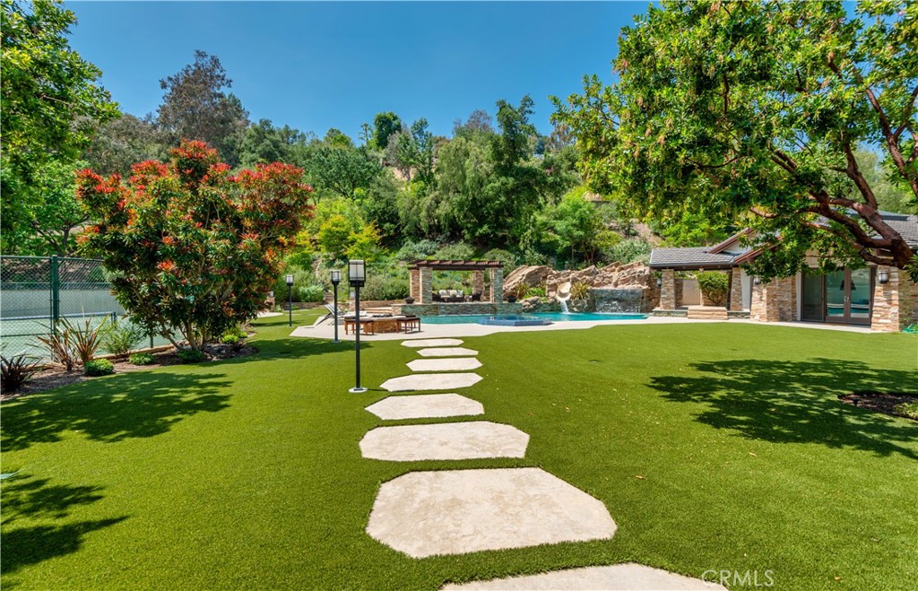 5824 Jed Smith Road Hidden Hills, CA 91302 - Photo 28 of 37