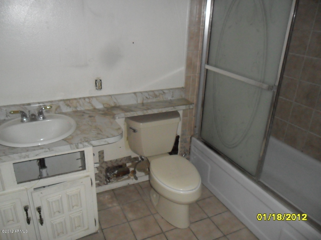 5501 West Berkeley Road Phoenix, AZ 85035 - Photo 5 of 11 Bathroom