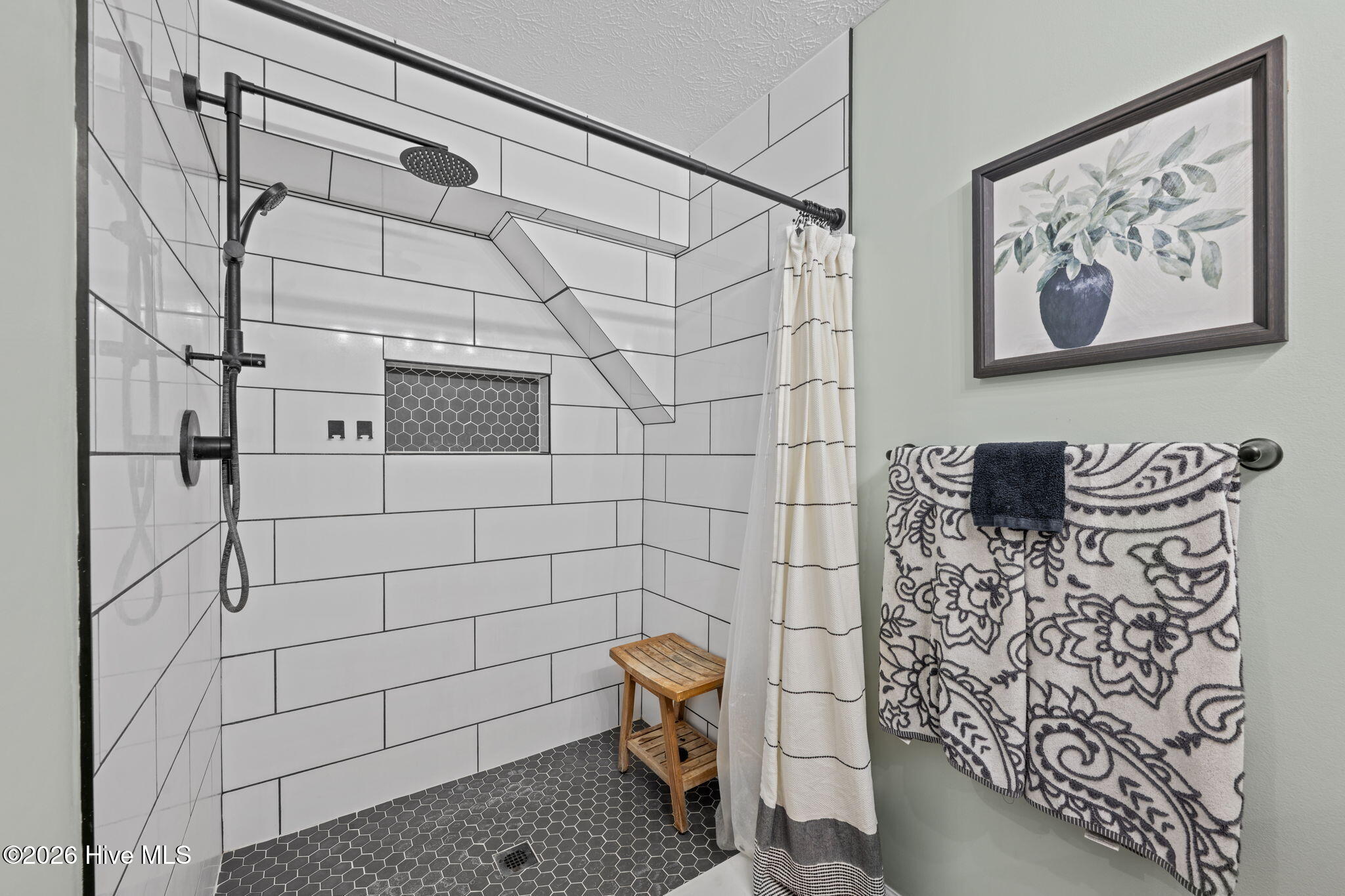 615 Fox Ridge Court Havelock, NC 28532 - Photo 5 of 40 master bathroom with tiled walk in shower