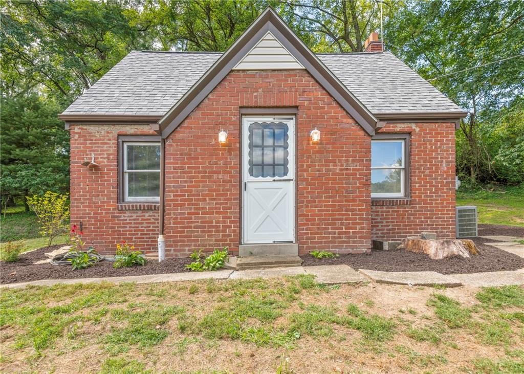 215 Brookside Boulevard Pittsburgh, PA 15241 - Photo 2 of 46