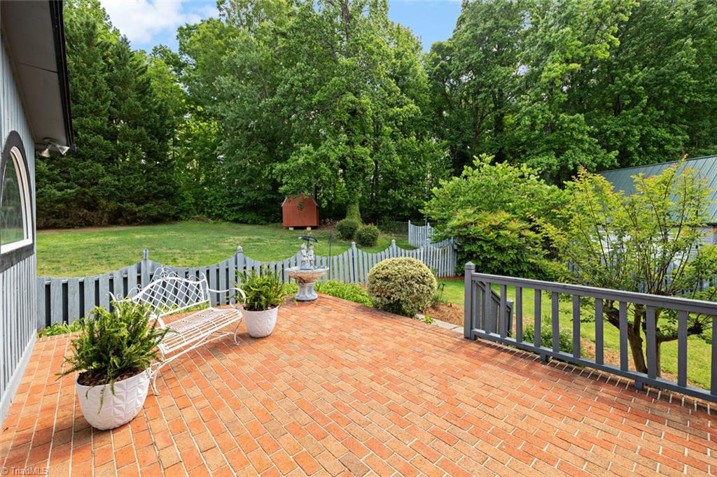 1007 Kings Arms Court High Point, NC 27262 - Photo 36 of 48