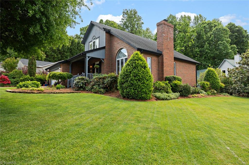 1007 Kings Arms Court High Point, NC 27262 - Photo 4 of 48