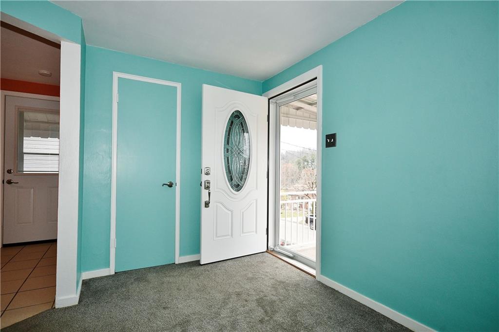416 Pearce Road Pittsburgh, PA 15234 - Photo 4 of 32