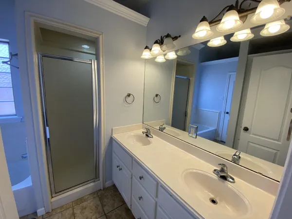 $2,095 | 9806 Genoa Avenue, Lubbock, TX 79424