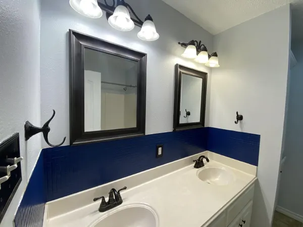 $2,095 | 9806 Genoa Avenue, Lubbock, TX 79424