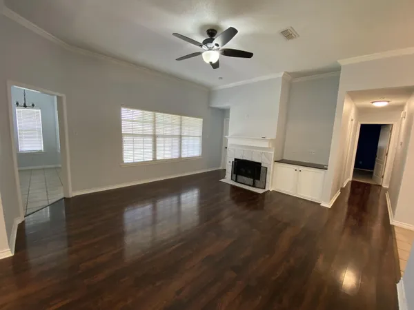 $2,095 | 9806 Genoa Avenue, Lubbock, TX 79424