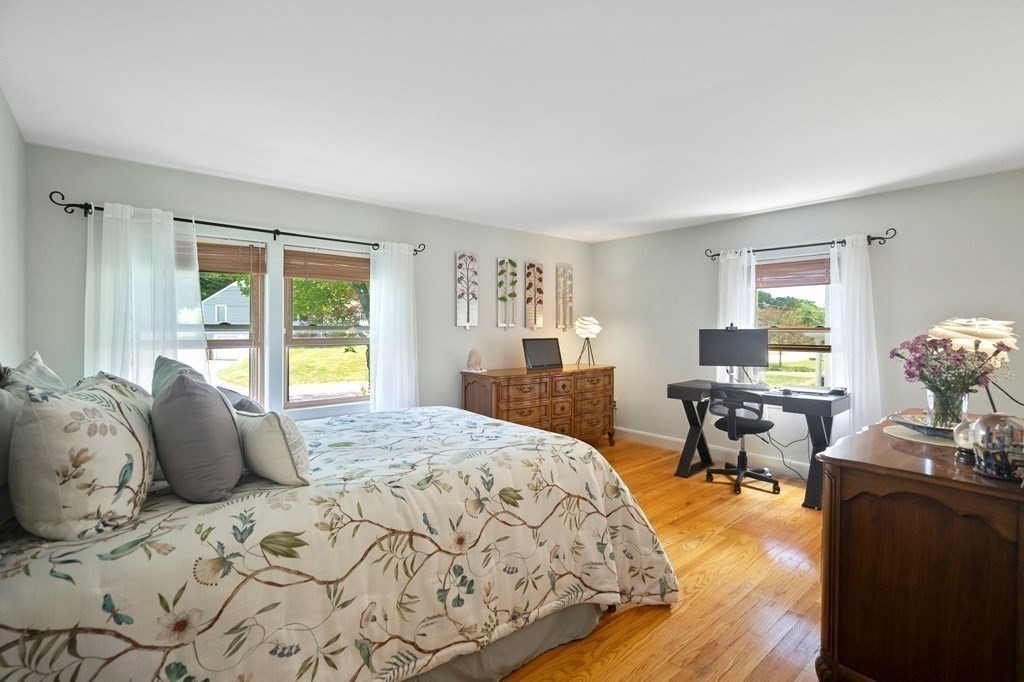 47 Gloucester Road Westwood, MA 02090 - Photo 11 of 25 Gallery Image 11