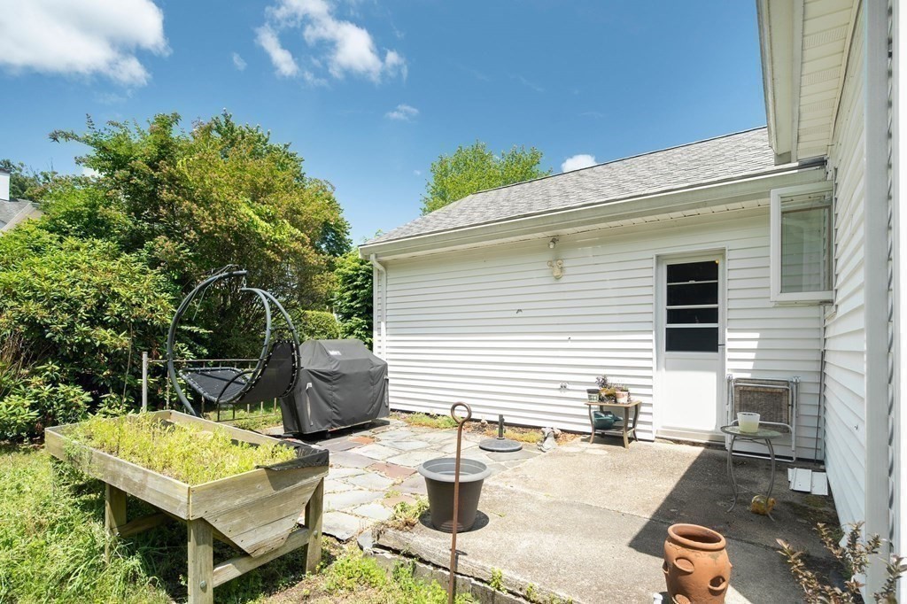47 Gloucester Road Westwood, MA 02090 - Photo 23 of 25 Gallery Image 23