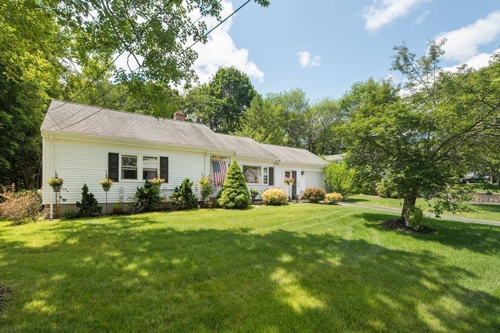 47 Gloucester Road Westwood, MA 02090 - Photo 3 of 25 Gallery Image 3