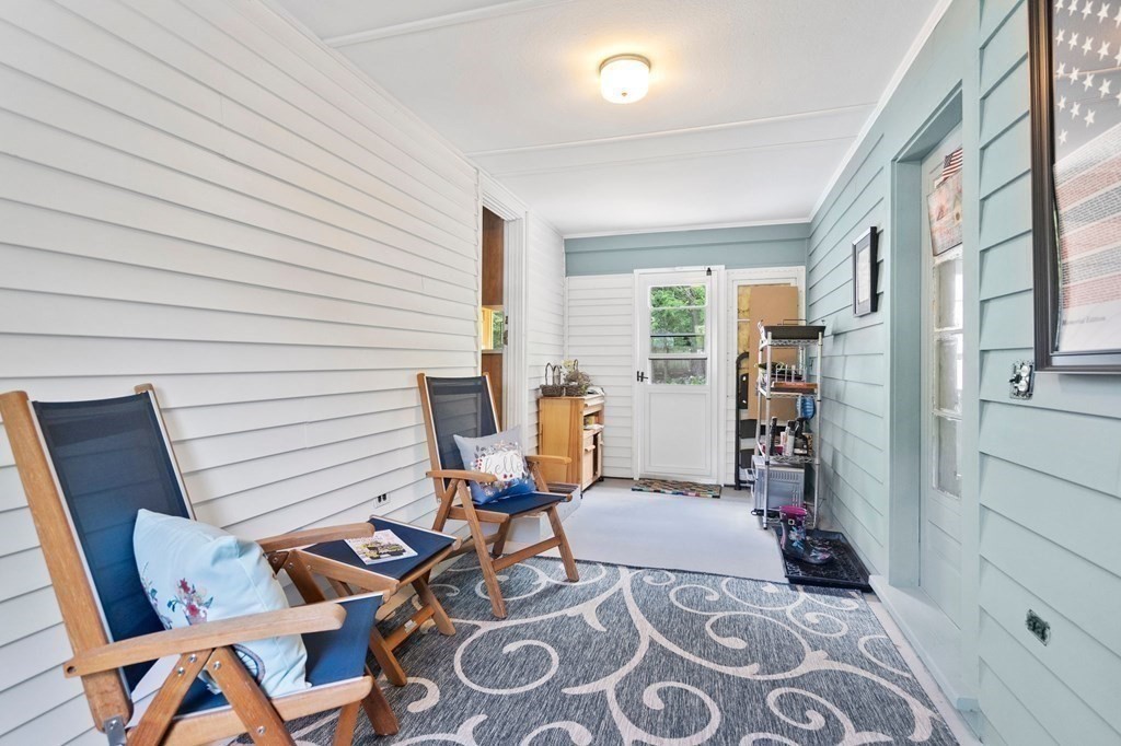 47 Gloucester Road Westwood, MA 02090 - Photo 4 of 25 Gallery Image 4