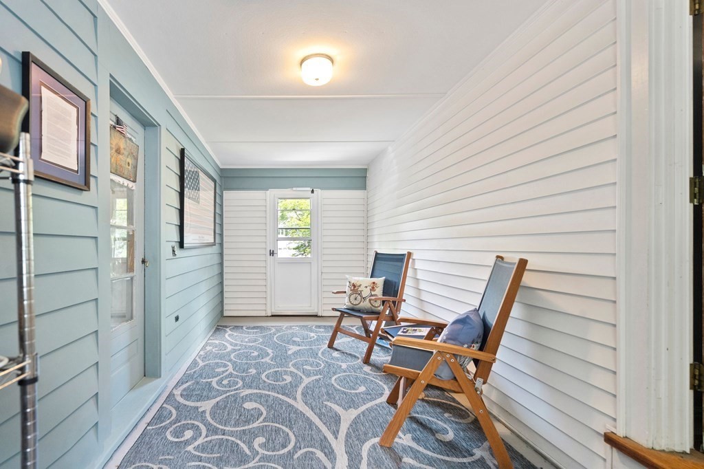 47 Gloucester Road Westwood, MA 02090 - Photo 5 of 25 Gallery Image 5