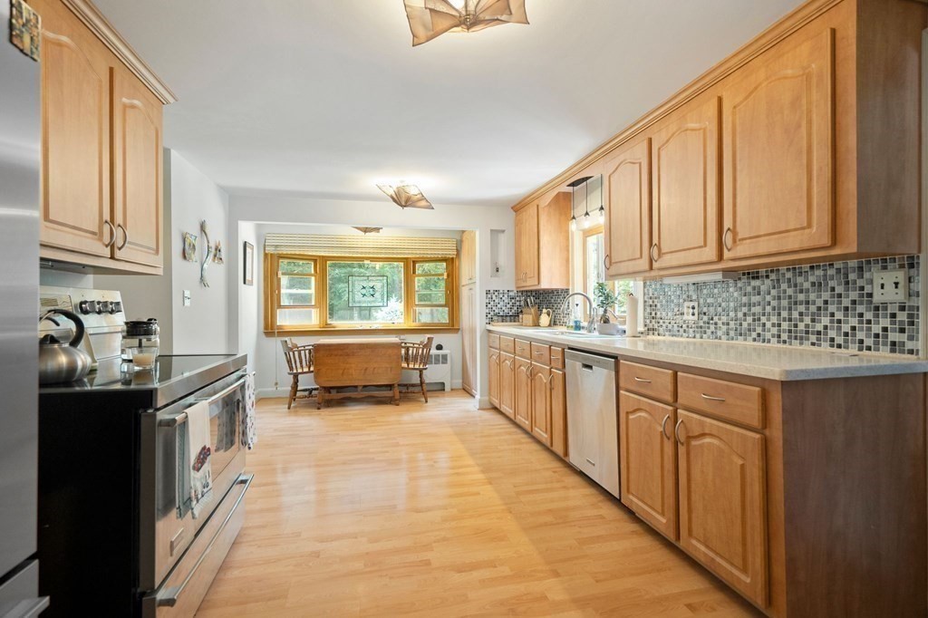 47 Gloucester Road Westwood, MA 02090 - Photo 6 of 25 Gallery Image 6