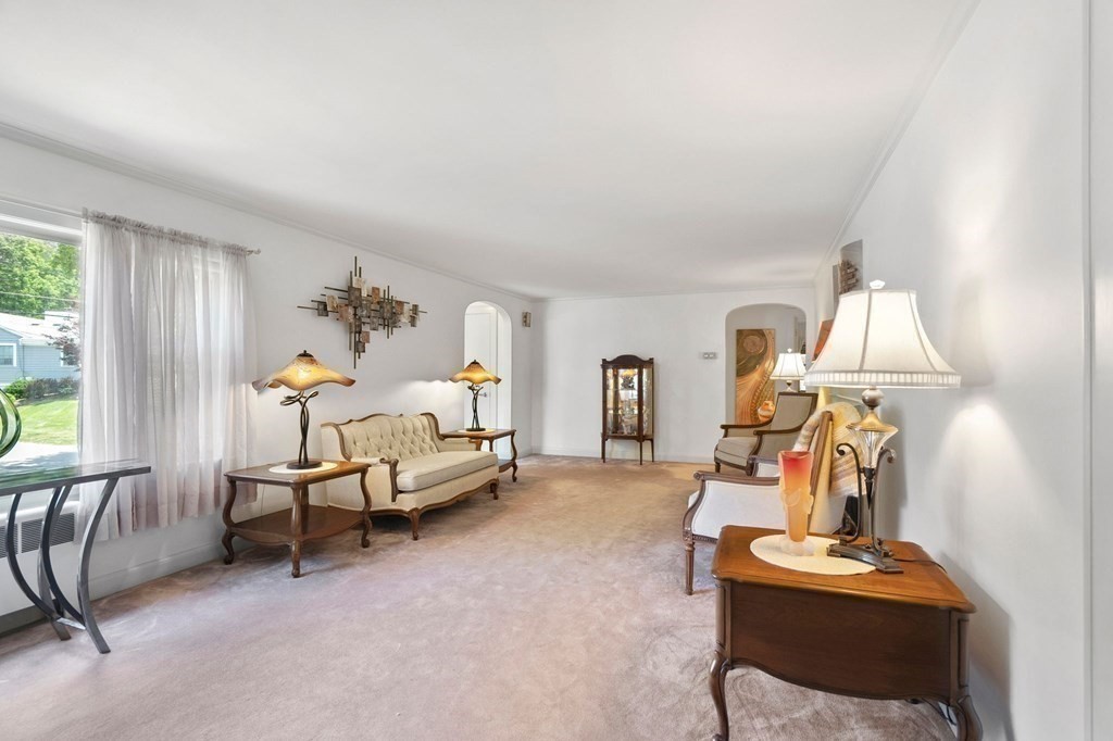 47 Gloucester Road Westwood, MA 02090 - Photo 8 of 25 Gallery Image 8