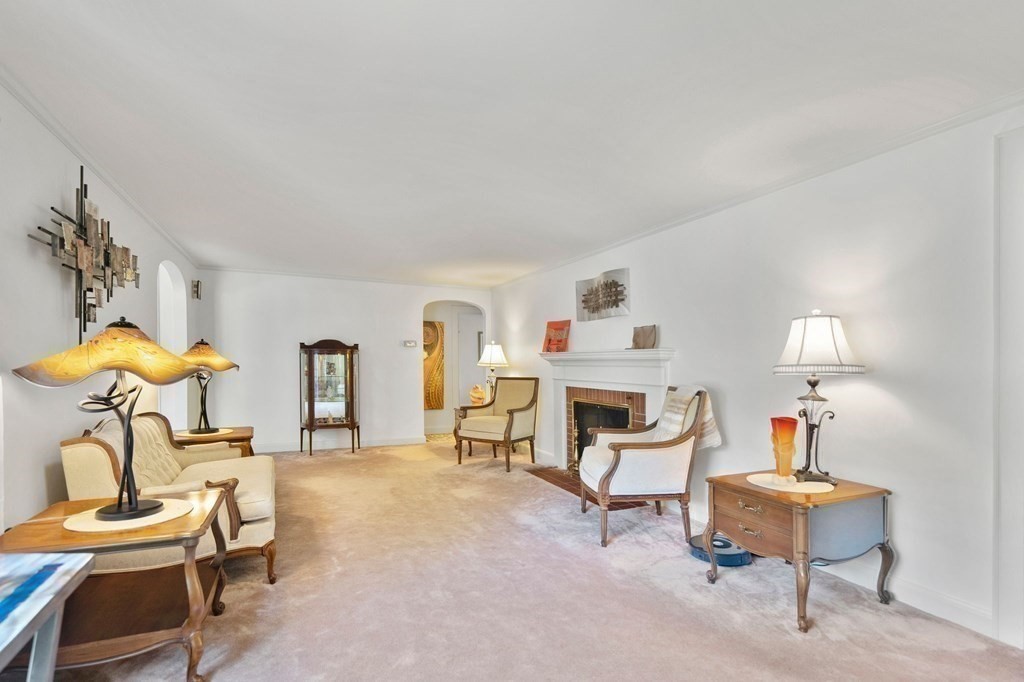 47 Gloucester Road Westwood, MA 02090 - Photo 9 of 25 Gallery Image 9