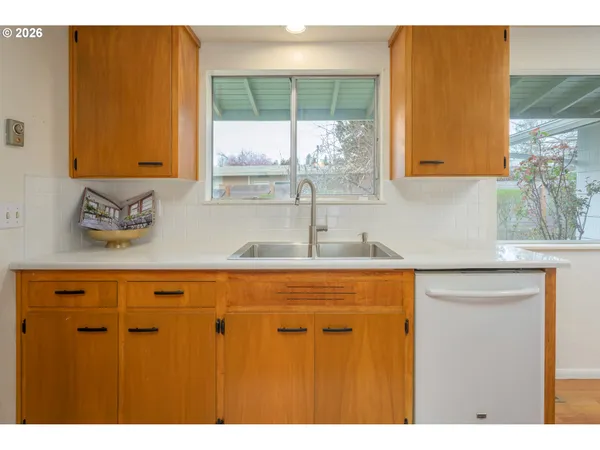 $445,000 | 585 East 36th Avenue, Eugene, OR 97405