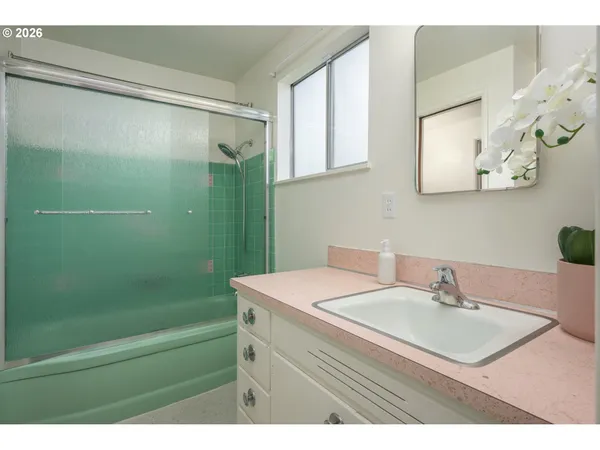 $445,000 | 585 East 36th Avenue, Eugene, OR 97405