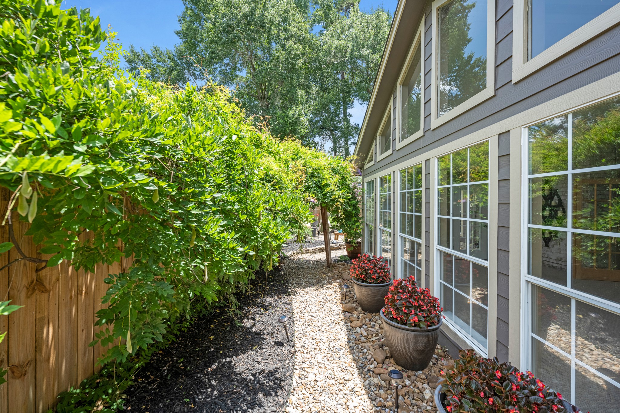 622 South Rivershire Drive Conroe, TX 77304 - Photo 6 of 25 Every side of this amazing yard is beautifully landscaped