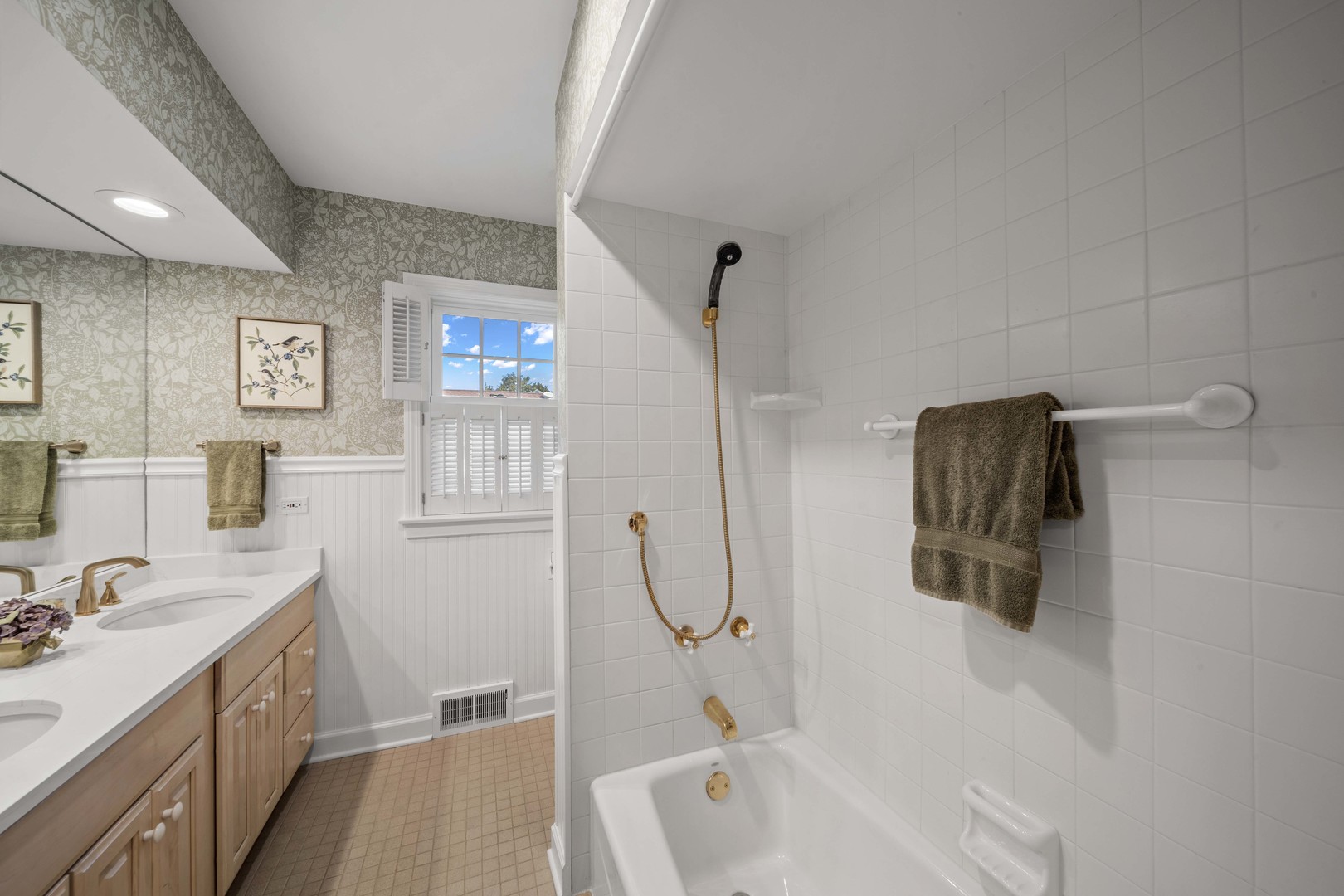275 Ingram Street Northfield, IL 60093 - Photo 14 of 29 a bathroom with a tub sink and mirror