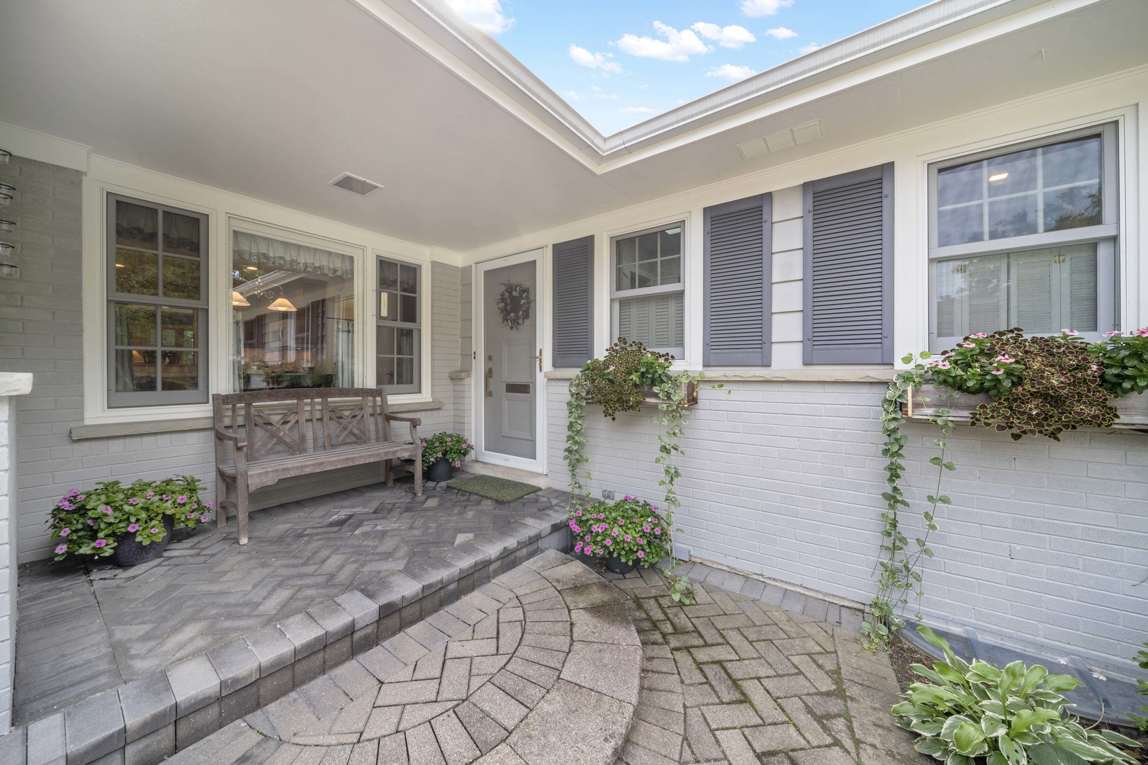 275 Ingram Street Northfield, IL 60093 - Photo 4 of 29 a front view of a house