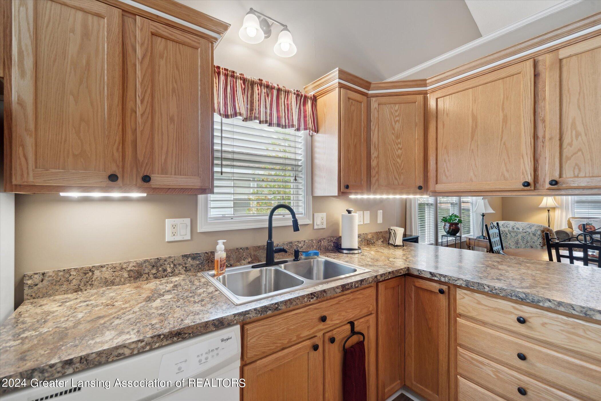 2415 North Aurelius Road, Unit 43 Holt, MI 48842 - Photo 12 of 35 15-2415-Aurelius-Road-#43-Holt-MI-48832-