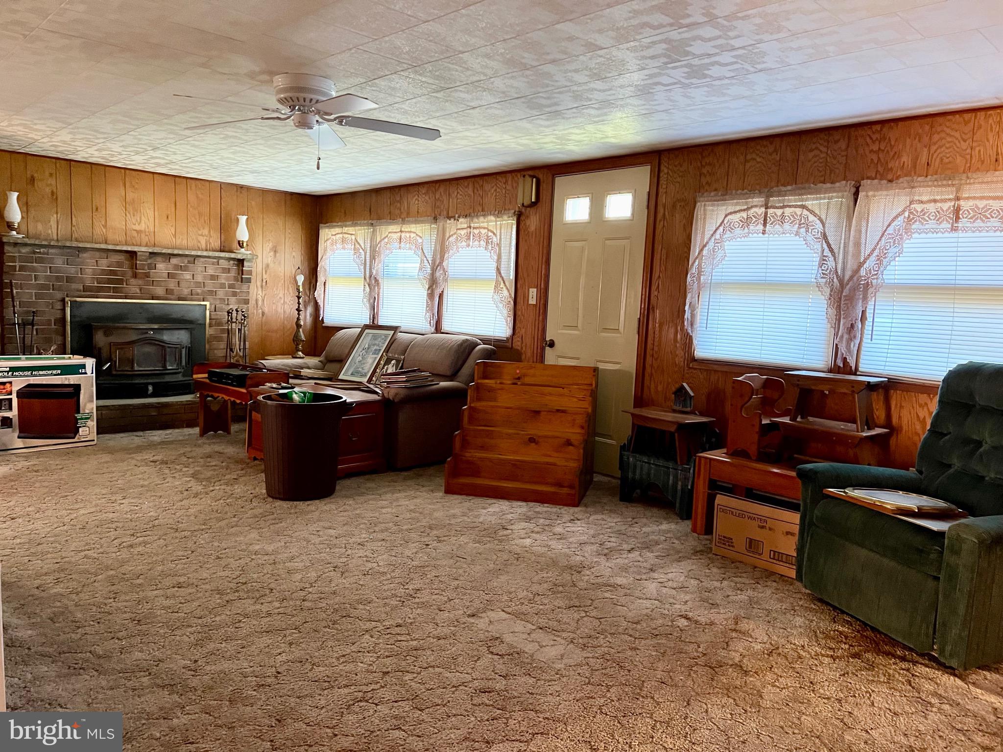 52 East Lake Road Pilesgrove, NJ 08098 - Photo 6 of 16 23 x 14 living room