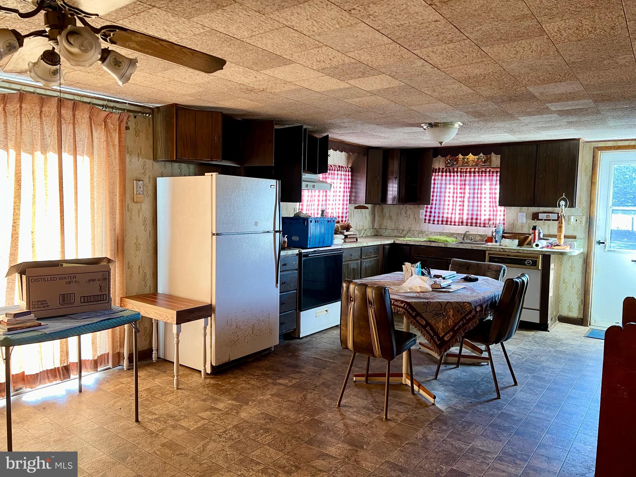 52 East Lake Road Pilesgrove, NJ 08098 - Photo 8 of 16 kitchen/dining