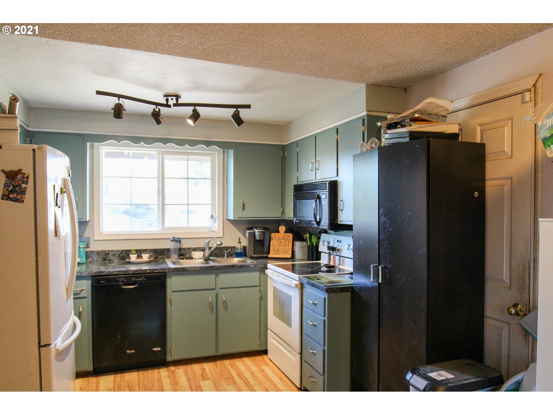 7137 B Street Springfield, OR 97478 - Photo 3 of 9