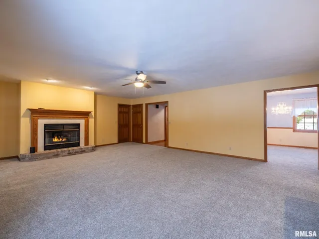 $525,000 | 1440 School Street, Washington, IL 61571