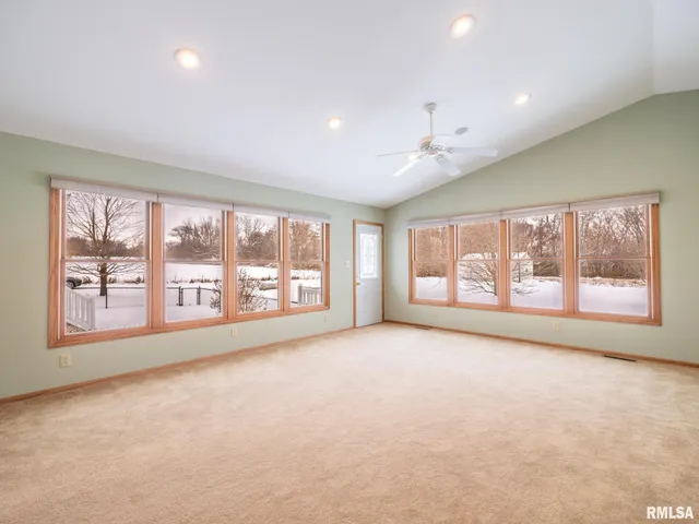 $525,000 | 1440 School Street, Washington, IL 61571