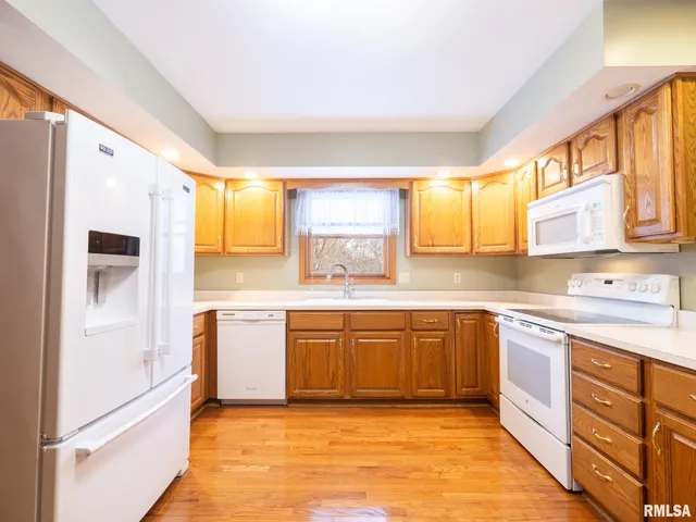 $525,000 | 1440 School Street, Washington, IL 61571