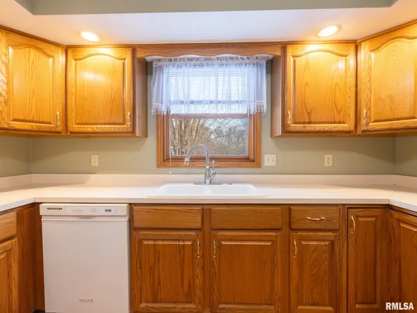 $499,900 | 1440 School Street, Washington, IL 61571