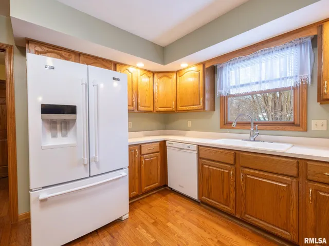 $525,000 | 1440 School Street, Washington, IL 61571