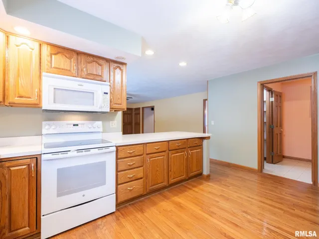 $525,000 | 1440 School Street, Washington, IL 61571