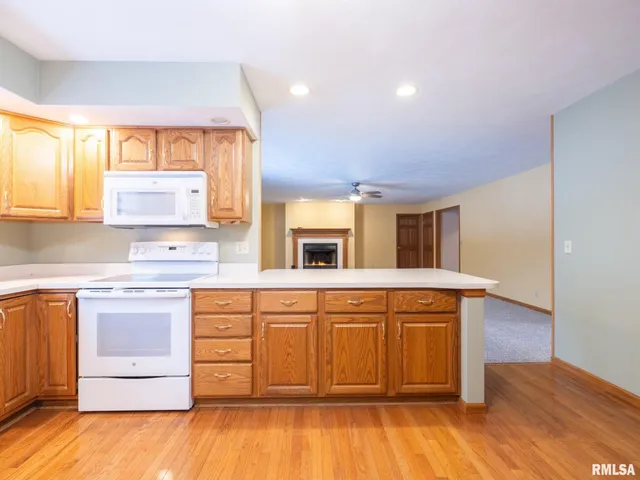 $525,000 | 1440 School Street, Washington, IL 61571