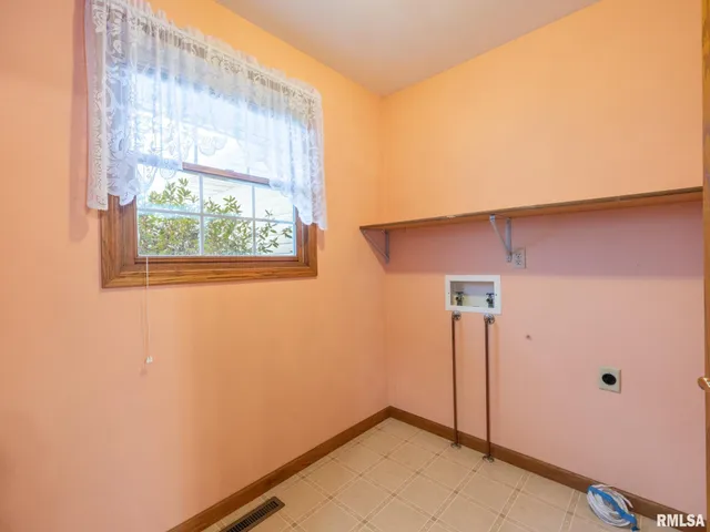 $525,000 | 1440 School Street, Washington, IL 61571